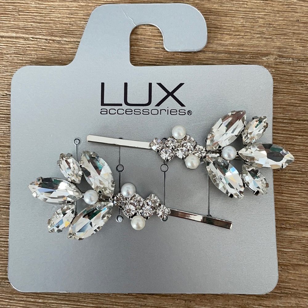 NWT Crystal and Pearl Bobby Pins